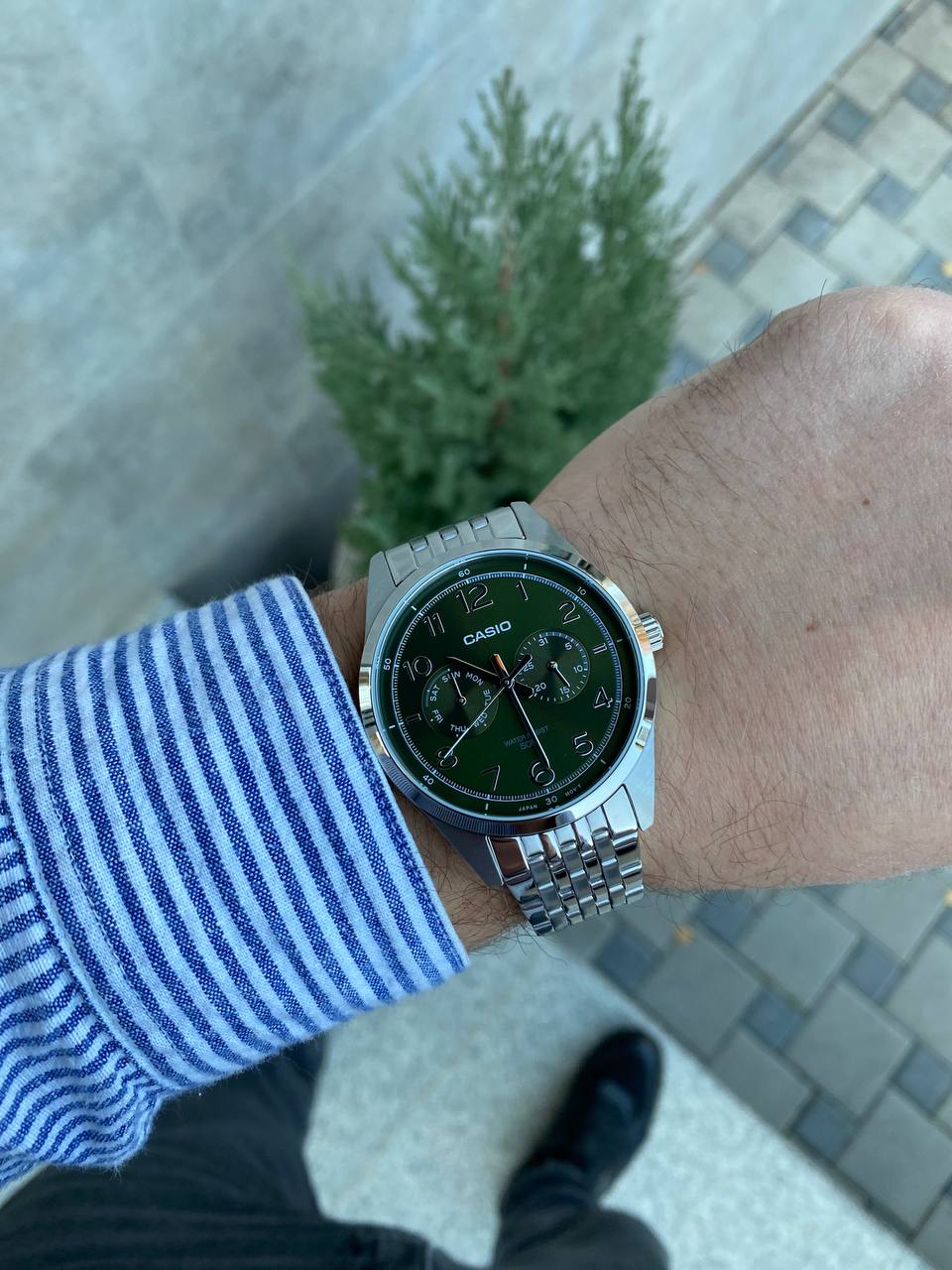 CASIO класика з зеленим циферблатом